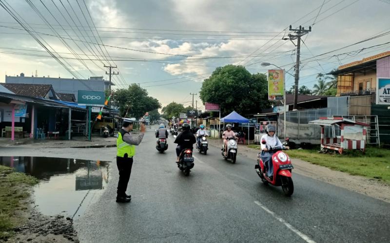 Satlantas Polres Kaur dan Polsek Jajaran Gelar Commander Wish di Persimpangan 