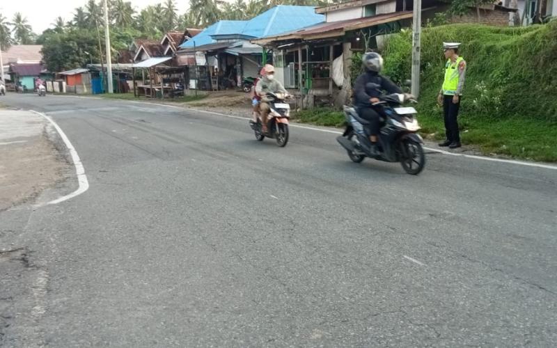 Jelang Peringatan Hari Bhayangkara ke 78, Sat Lantas Polres Kaur Giatkan Pengaturan Lalu Lintas 