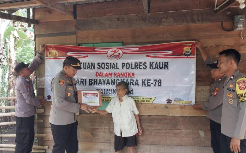 Polres Kaur Kembali Salurkan Bansos dalam Rangka HUT Bhayangkara ke-78 Kepada Warga Kurang Mampu 