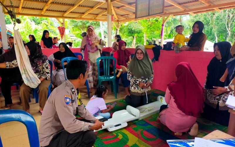 Bhabinkamtibmas Polsek Ketahun Lakukan Pendampingan Posyandu