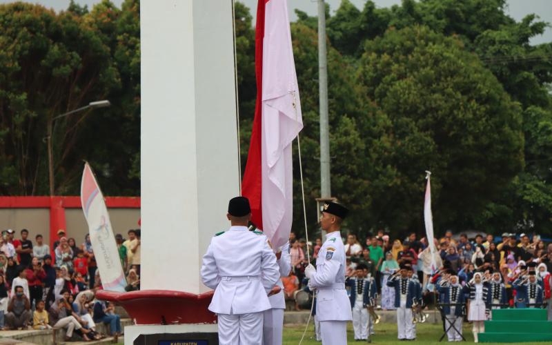 Sukses, Upacara Penurunan Bendera HUT ke-79 RI di Bengkulu Utara Berjalan Lancar