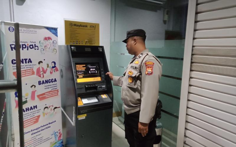 Pantau Objek Vital Kondusif, Polsek Ratu Samban Patroli Dialogis 