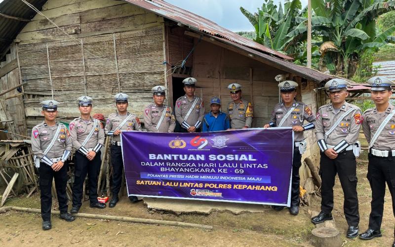 Satlantas Polres Kepahiang Berikan Bantuan Sosial Dalam Rangka Hut Lalu Lintas Bhayangkara Ke-69