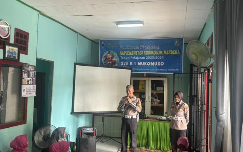 Operasi zebra Nala Satlantas Polres Mukomuko Sambangi Sekolah