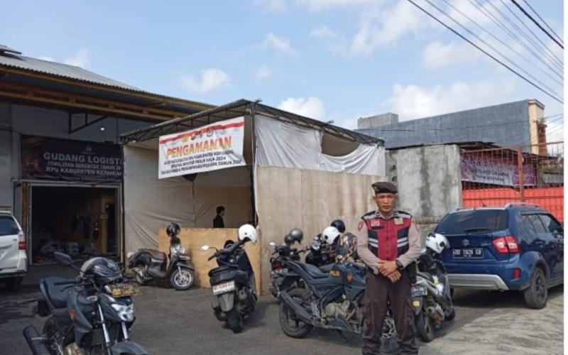 Personil Polres Kepahiang Laksanakan Patroli Kantor Penyelenggara Guna Ciptakan Situasi Kamtibmas Jelang Pilkada Aman 