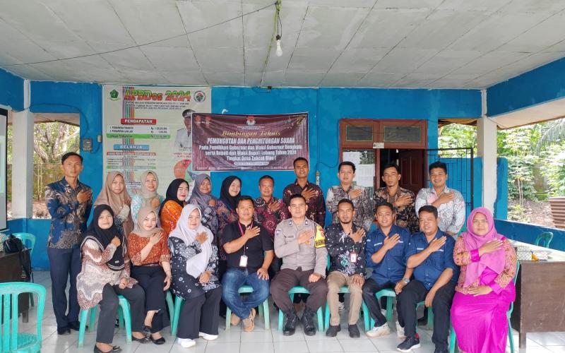 Hadiri Bimtek KPPS, Bhabinkamtibmas Polsek Lebong Atas Bersinergi Sukseskan Pilkada