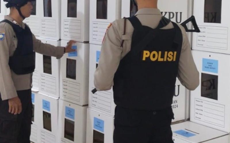 Polres Mukomuko Terus Perketat Pengamanan di Gudang Logistik KPU Kabupaten Mukomuko