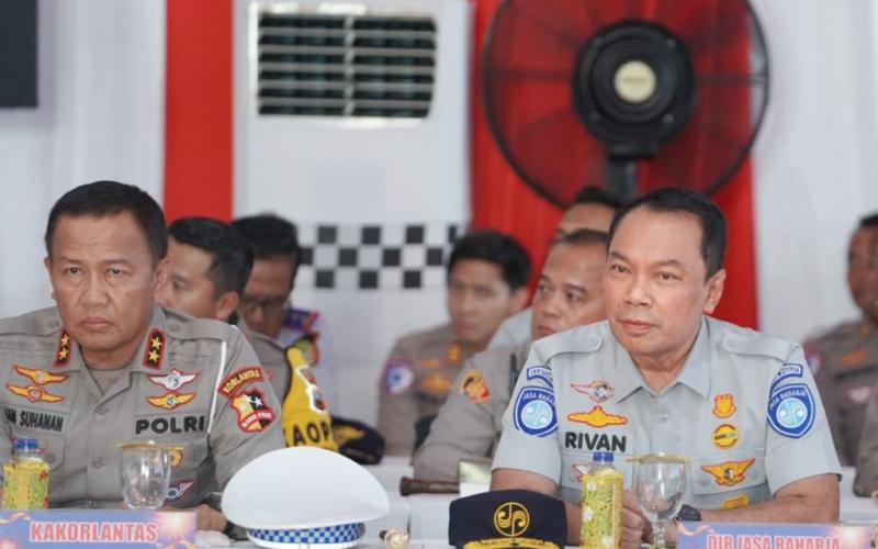 Pastikan Kesiapan Pengamanan Nataru, Dirut Jasa Raharja Dampingi Kapolri dan Panglima TNI Tinjau Gerbang Tol Prambanan