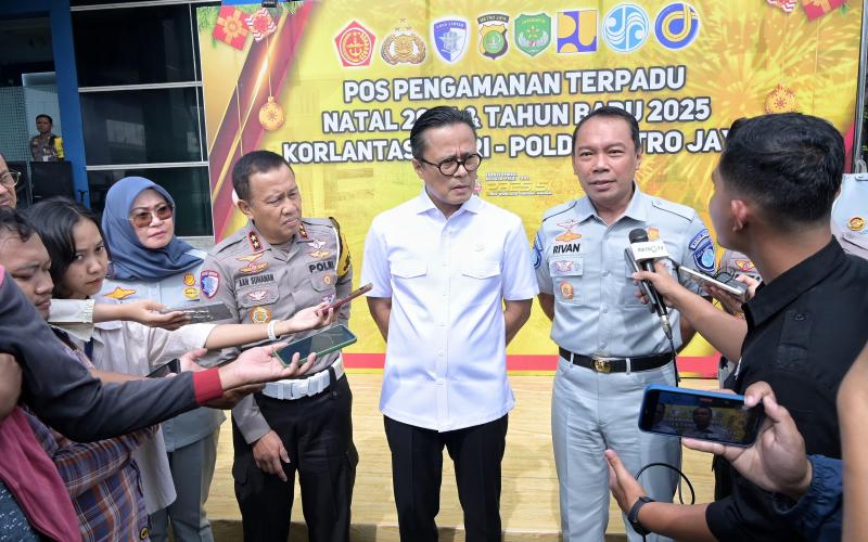 Wamen BUMN, Kakorlantas Polri, dan Dirut Jasa Raharja Pantau Arus Mudik Nataru dari Command Center KM 29 Tol Jakarta-Cikampek