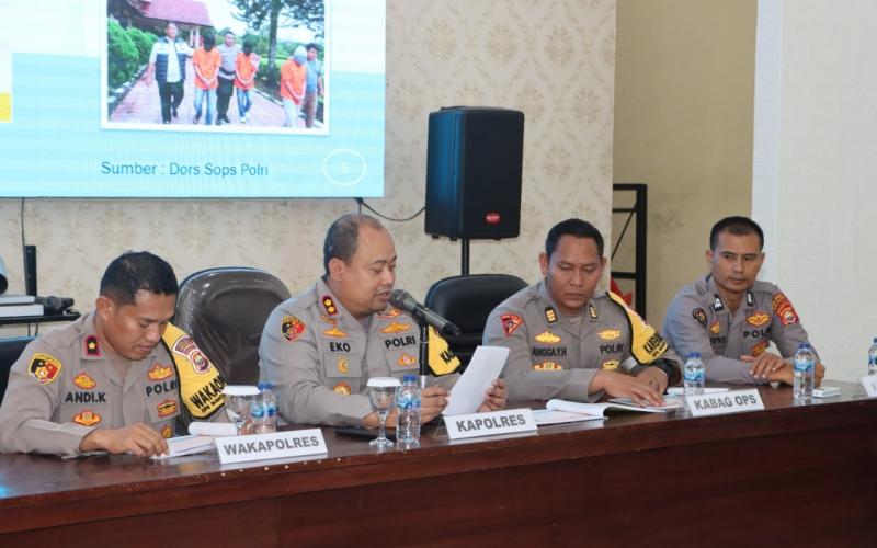 Polres Kepahiang Polda Bengkulu Menggelar Konferensi Pers Akhir Tahun Paparkan Pencapaian Serta Prestasi Polres Kepahiang