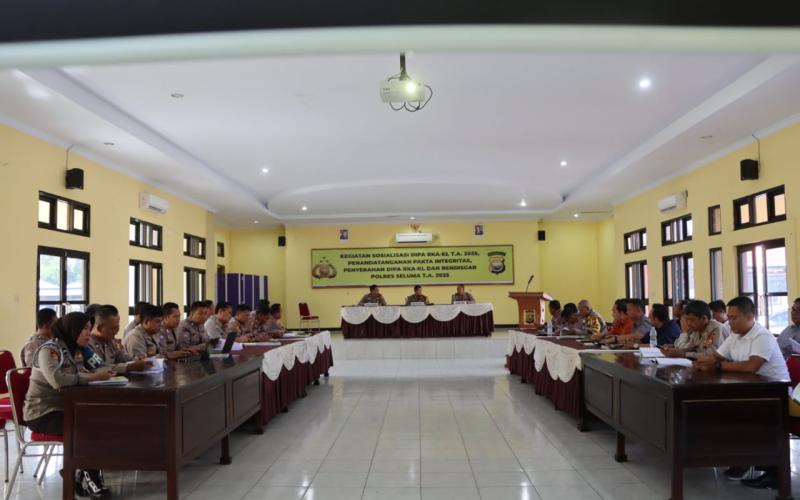 Polres Seluma Gelar Sosialisasi DIPA RKA-KL 2025 dan Penandatanganan Pakta Integritas