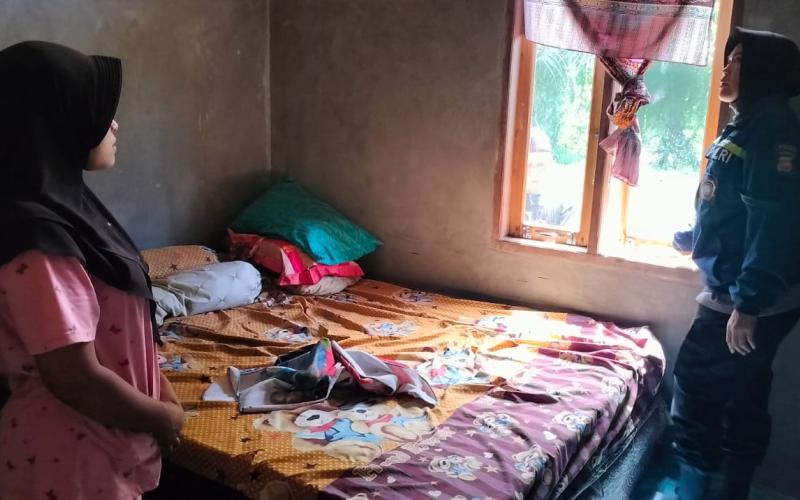 Bhabinkamtibmas Kampung Melayu Sambangi Warga Padang Serai Usai Kejadian Pencurian