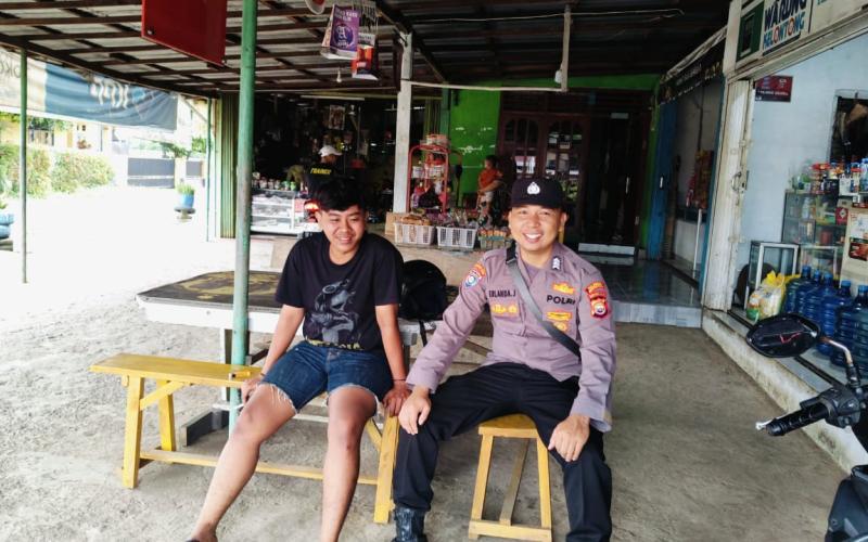 Bhabinkamtibmas Kampung Melayu Sambangi Warga Kel. Kandang, Sampaikan Pesan Kamtibmas