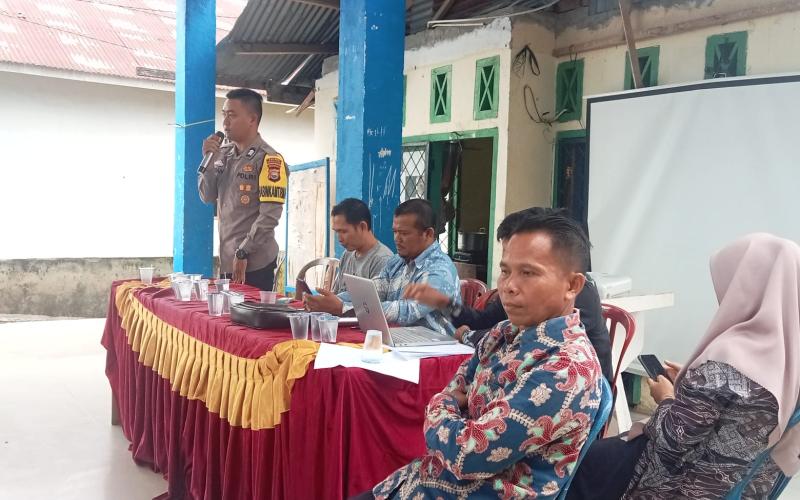 Bhabinkamtibmas Polsek Kedurang Ilir Hadiri Musyawarah Penetapan Calon Penerima BLT dan LPPD Desa Lawang Agung