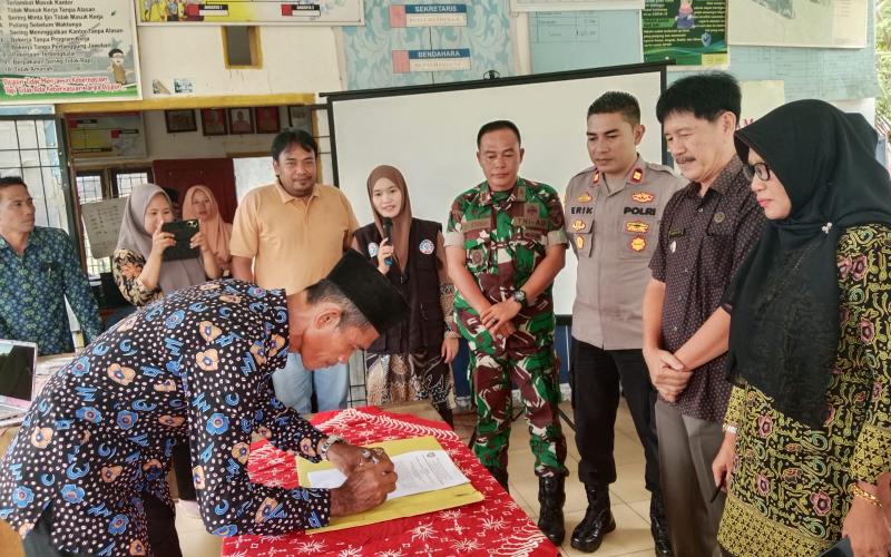 Bhabinkamtibmas Polsek Kota Manna Hadiri Musyawarah Penetapan Calon Penerima BLT Desa Gelumbang