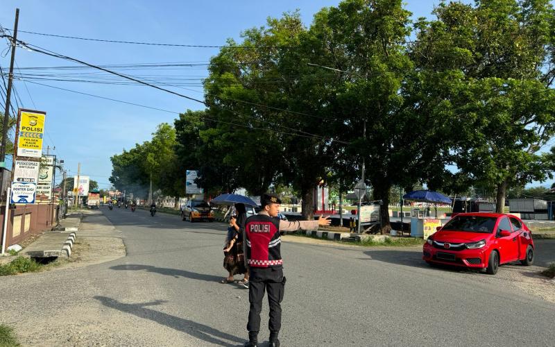 Sat Samapta Polres Kaur Gelar Pengaturan Lalu Lintas di Titik Rawan Kemacetan