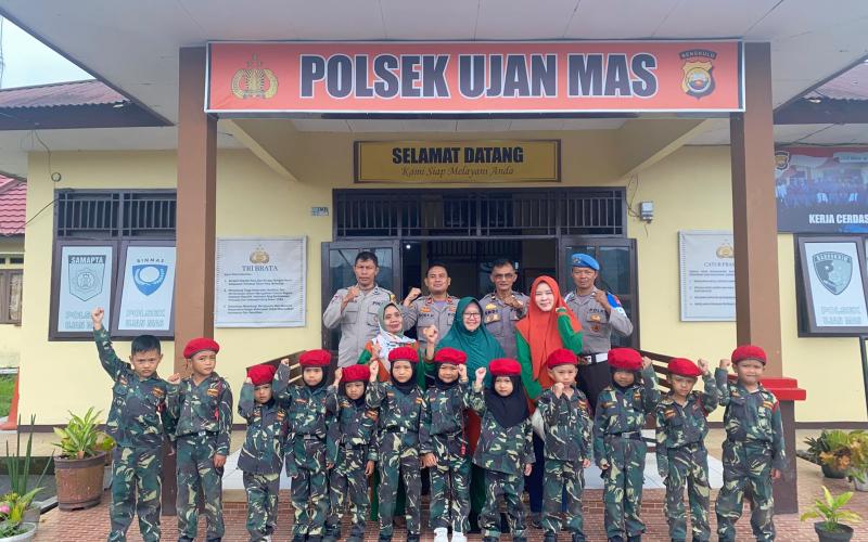 Polsek Ujanmas Terima Kunjungan Anak TK Bunda Putri dalam Program Polisi Sahabat Anak