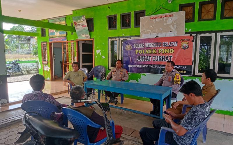 Perkuat Sinergitas, Polsek Pino Gelar Jumat Curhat di Desa Puding