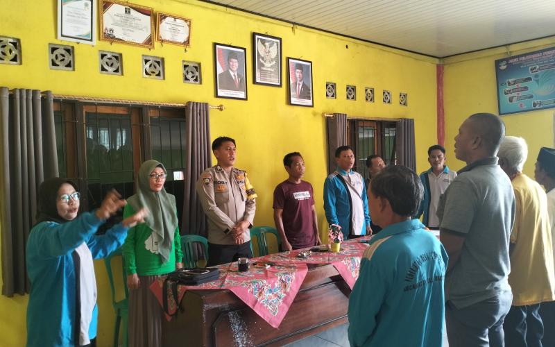 Bhabinkamtibmas Polsek Pino Hadiri Musyawarah Ketahanan Pangan di Desa Simpang Pino