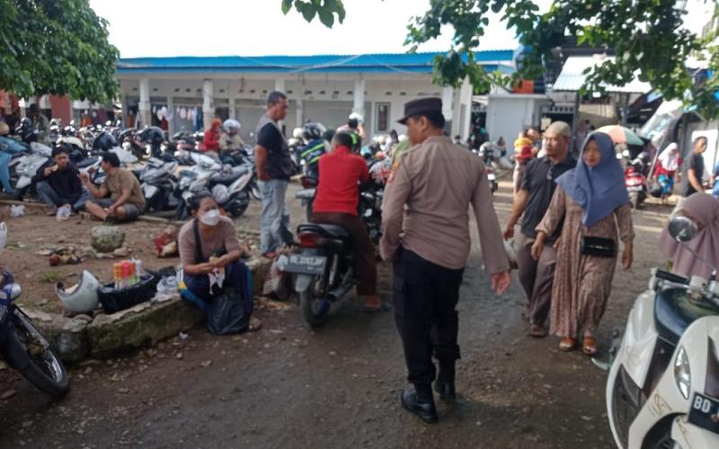 Bhabinkamtibmas Polsek Kota Manna Laksanakan Sambang Door to Door dan Cooling System di Desa Binaan