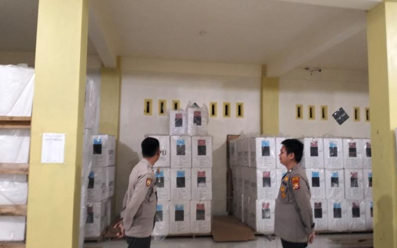 Polres Bengkulu Selatan Siagakan Personil PAM, Amankan Gudang Logistik KPU BS Selama 1x24 Jam