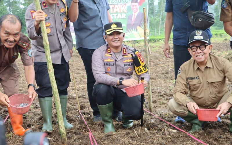Dukung Program Ketahanan Pangan, Polres Kepahiang Laksanakan Penanaman Jagung Serentak 1 Juta Hektar Seluruh Indonesia