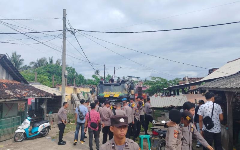 Polres Kaur Kawal Pembongkaran Rumah di Lahan Pelabuhan Perikanan Nusantara, 27 KK Setuju Pindah, 3 KK Masih Dibujuk
