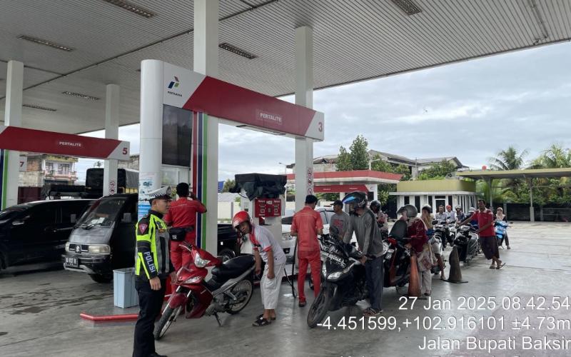 Sat Lantas Polres Bengkulu Selatan Awasi Pendistribusian dan Pengisian BBM serta Pengaturan Lalu Lintas