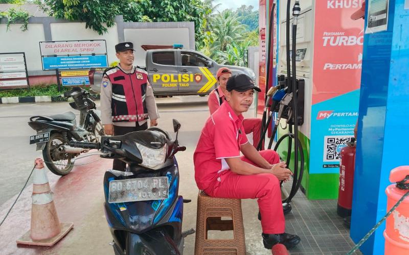 Patroli Polsek Sukaraja Antisipasi Keamanan dan Penyaluran BBM Bersubsidi di SPBU