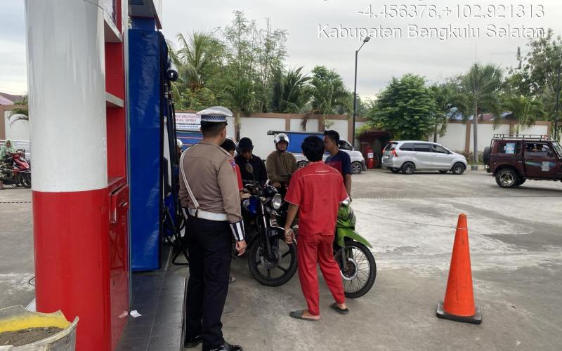 Sat Lantas Polres Bengkulu Selatan Laksanakan Pengawasan Pendistrubusian dan Pengisian BBM