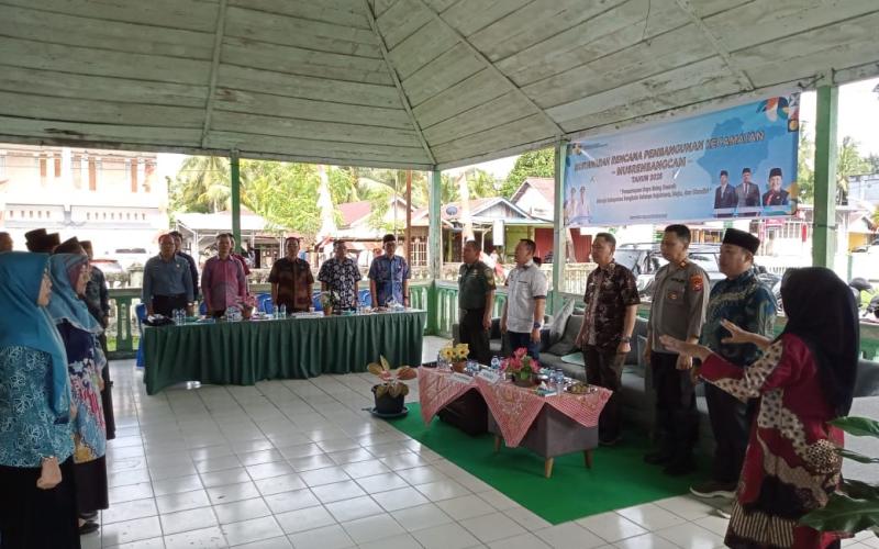 Polsek Pino Hadiri Musrenbangcam 2025, Dukung Pembangunan dan Keamanan Wilayah