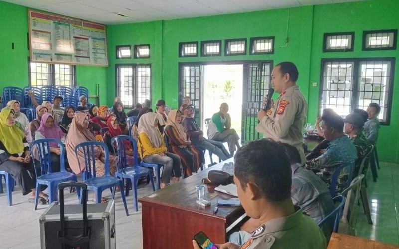 Polsek Kedurang Ilir Hadiri Musdesus Penetapan Penerima BLT Desa Muara Tiga Ilir
