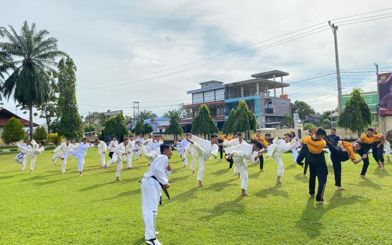 Latihan Beladiri Tingkatkan Kesiapan Personel Polres Bengkulu Selatan