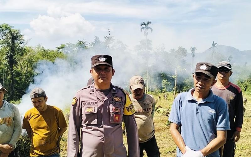 Polsek Kabawetan Buka Lahan Dukung Program Ketahanan Pangan “Satu Desa Satu Hektar”