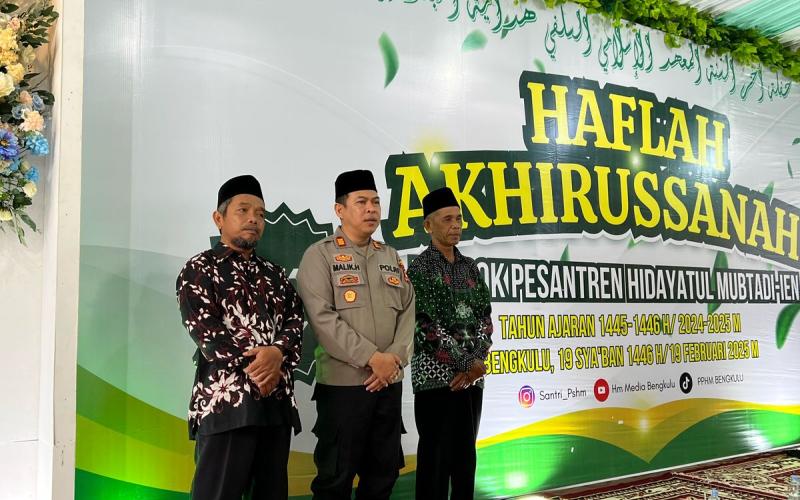 Kasat Binmas Polresta Bengkulu Hadiri Purna Siswa Ponpes Hidayatul Mubtadi-ien