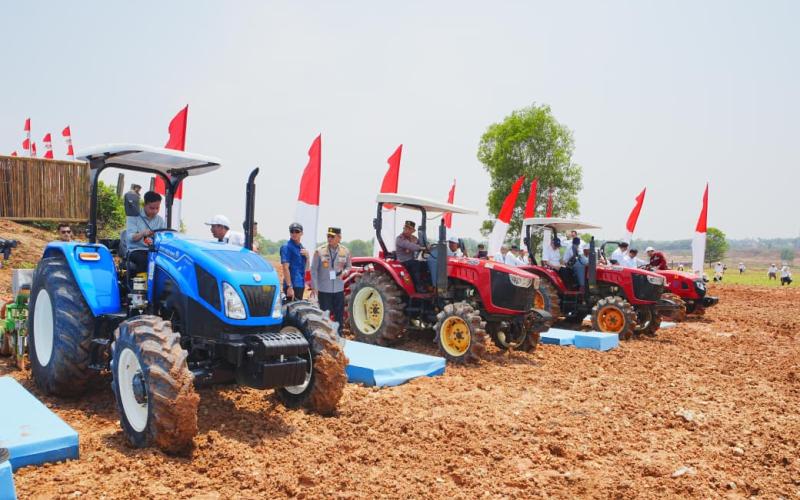 Kawal Instruksi Presiden soal Swasembada Pangan, Kapolri Gelar Tanam Jagung Serentak