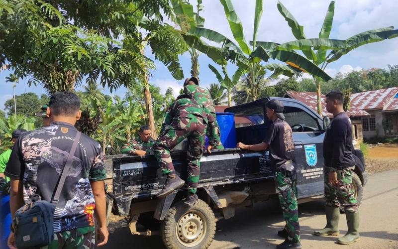 Usai Apel Pagi, Personel Satgas TMMD Langsung Bergerak ke Lokasi Sasaran Menggunakan Mobil Desa dan Motor