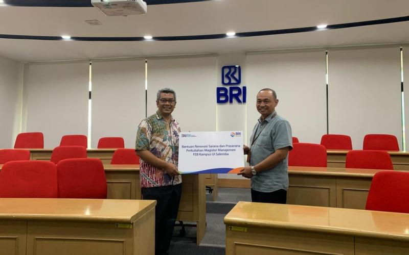 BRI Kramat Region 6 Jakarta Serahkan Bantuan Renovasi Kelas MM FEB UI Salemba