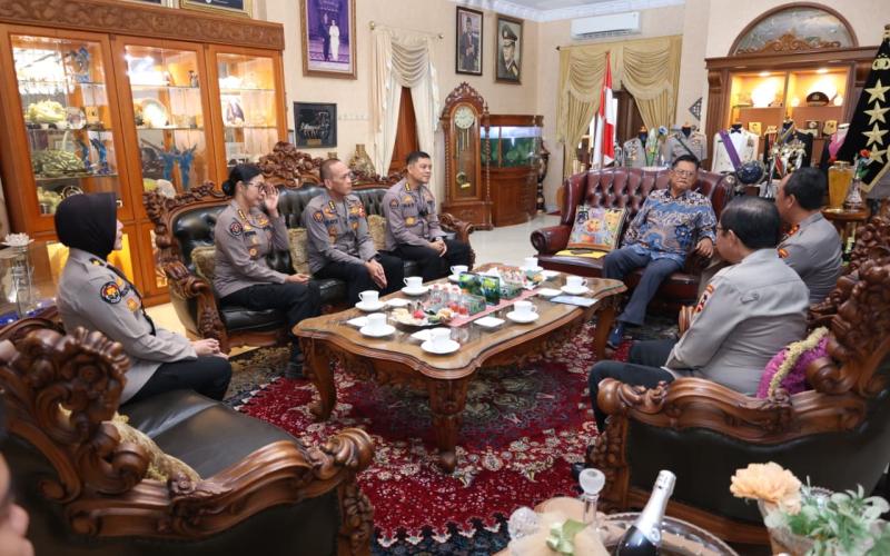 Jajaran Divhumas Polri Laksanakan Anjangsana ke Jend. Pol (Purn) Da'i Bachtiar