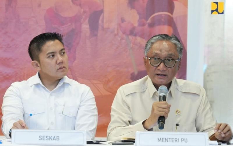 Menteri PU bersama Seskab