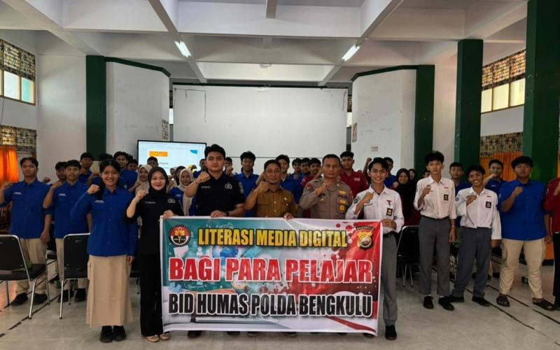 Bidhumas Polda Bengkulu Sosialisasikan Literasi Media Digital dan Anti Cyberbullying di SMKN 1 Kota Bengkulu