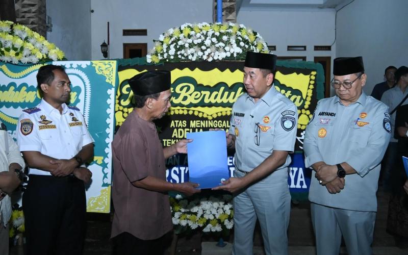 Kurang  dari  24 jam, Jasa  Raharja Serahkan  Santunan  kepada Ahli Waris Korban  Kecelakaan  Kereta  di  Bekasi 