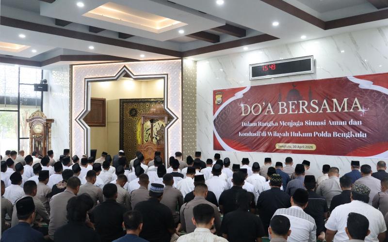 Jaga Kamtibmas, Kapolda Bengkulu Gelar Doa Bersama dengan Santri Pondok Pesantren Salafiyah Kota Bengkulu di Masjid Al Amin