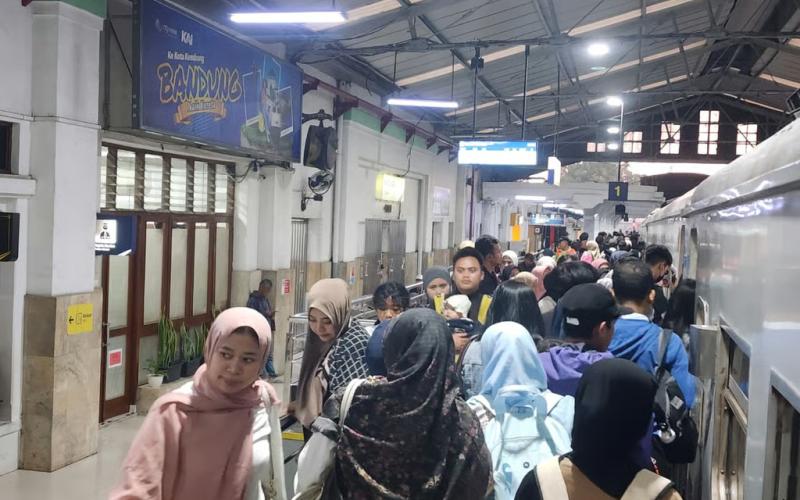 Libur Tahun Baru Islam 1448 H, KAI Daop 2 Bandung Layani Lebih dari 13 Ribu Pelanggan