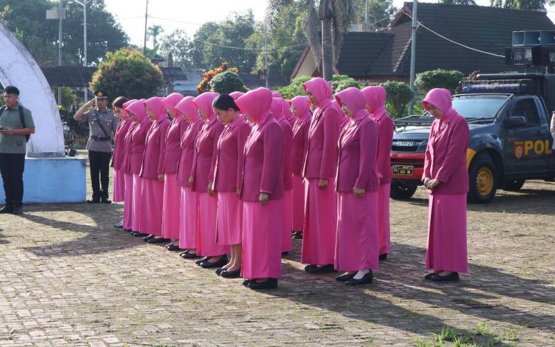 Ziarah Rombongan Ke Makam Pahlawan Tabarenah  