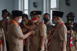 Bupati Gusnan Mulyadi Terima Penghargaan Lencana Dharma Bakti Dari Gubernur Open configuration options