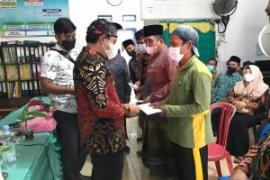 Wakil Walikota Bengkulu Dedy Wahyudi saat melakukan silaturahmi dan memberikan bantuan operasional (BOp