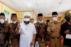 Helmi saat menghadiri acara pembagian BOp di kantor lurah Panorama Kecamatan Singaran Pati