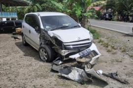 Nisan Disel pembawa Molen Lepas Bohol Bertabrakan Mobil Agya