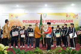 Pemprov Berikan Reward Atlet PON Berprestasi